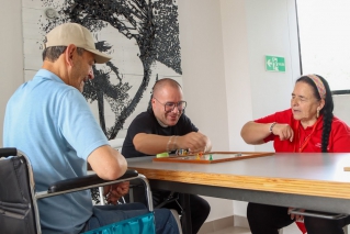Personas mayores del Centro Día Sierra Morena crean su propio club social para disfrutar plenamente de la vida