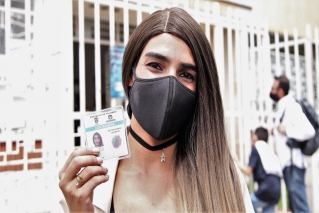 Allix, primera mujer trans beneficiaria del Chuchú de la Cédula