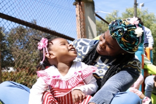 En el Día de la Madre, Integración Social activa atención reforzada para prevenir violencias en las familias