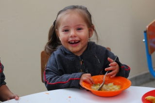 Alimentación complementaria en los Jardines infantiles de la Secretaría Social.