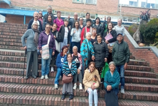 47 personas mayores de San Cristóbal fortalecen sus habilidades digitales con el curso de herramientas tecnológicas