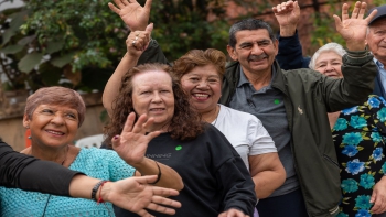 En la Casa de la Sabiduría Sembrando Sueños se cultiva la amistad y se comparte la mejor Coca Cola bailable