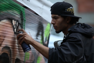 Grafiteros, muralistas y defensores del San Juan de Dios encendieron La llama por la paz