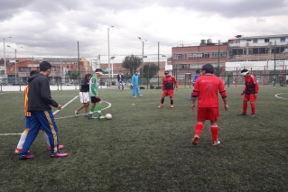Fútbol con vendas, una de las actividades de ‘Muévete por el reconocimiento a las capacidades’