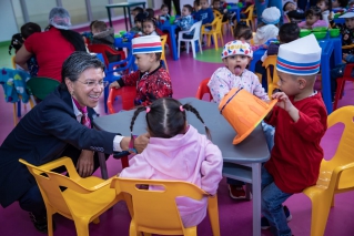 Alcaldesa Claudia López entregó mega-jardín infantil en Rafael Uribe Uribe, construido gracias a los impuestos de los bogotanos