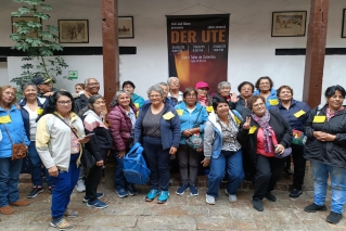 Personas mayores disfrutaron de una muestra de teatro del Festival Internacional de Artes Vivas FIAV 2026