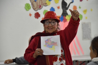 A tan solo dos meses de cumplir 85 años, Lilia inicia su bachillerato con educación flexible  