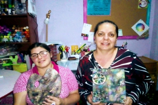 María Consuelo, una cuidadora que comparte sus conocimientos artísticos con personas con discapacidad y sus cuidadores