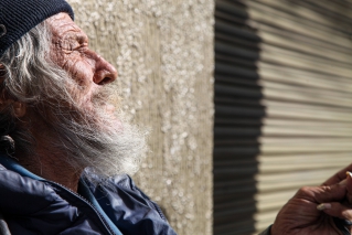 Tras 50 años de habitar la calle, Gustavo Castillo llegó a un lugar digno donde celebra su vida
