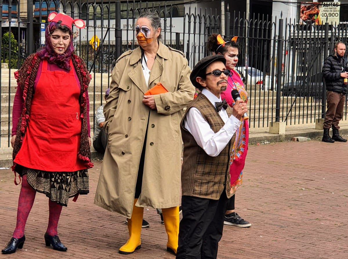 fot de mujeres en obra de teatro