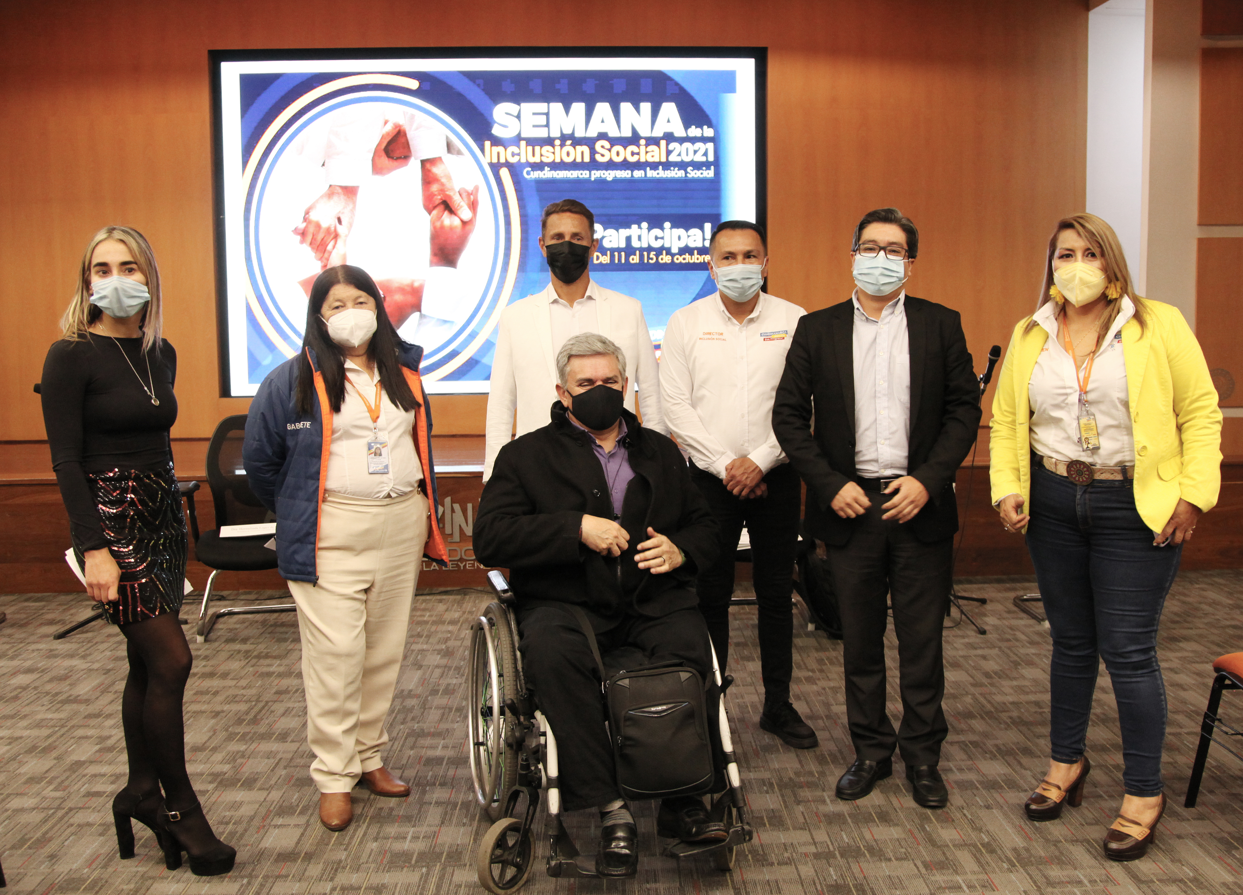foto de subsecretario y participantes de la semana de la inclusion