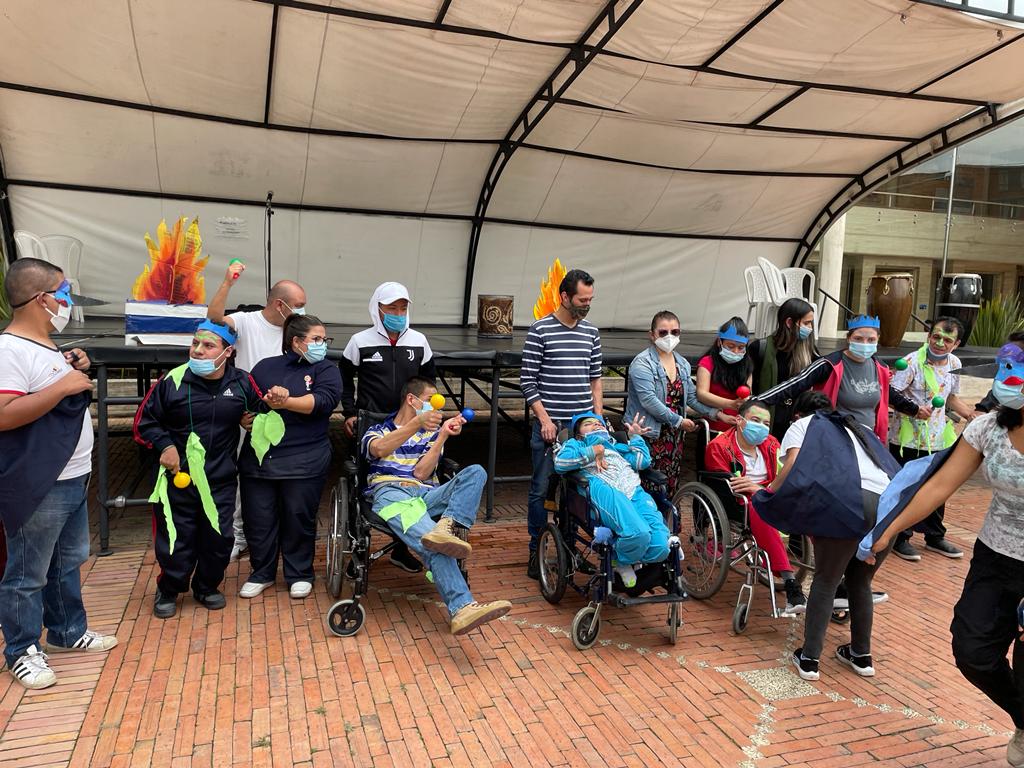 foto de niños y niñas del centro crecer