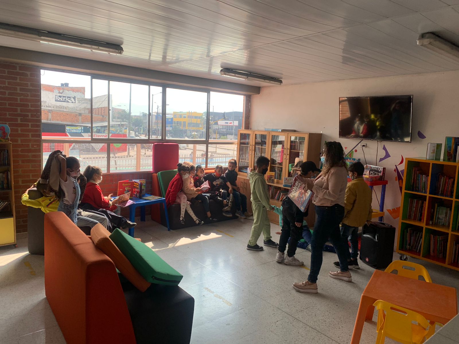 foto de niños y niñas jugando 2