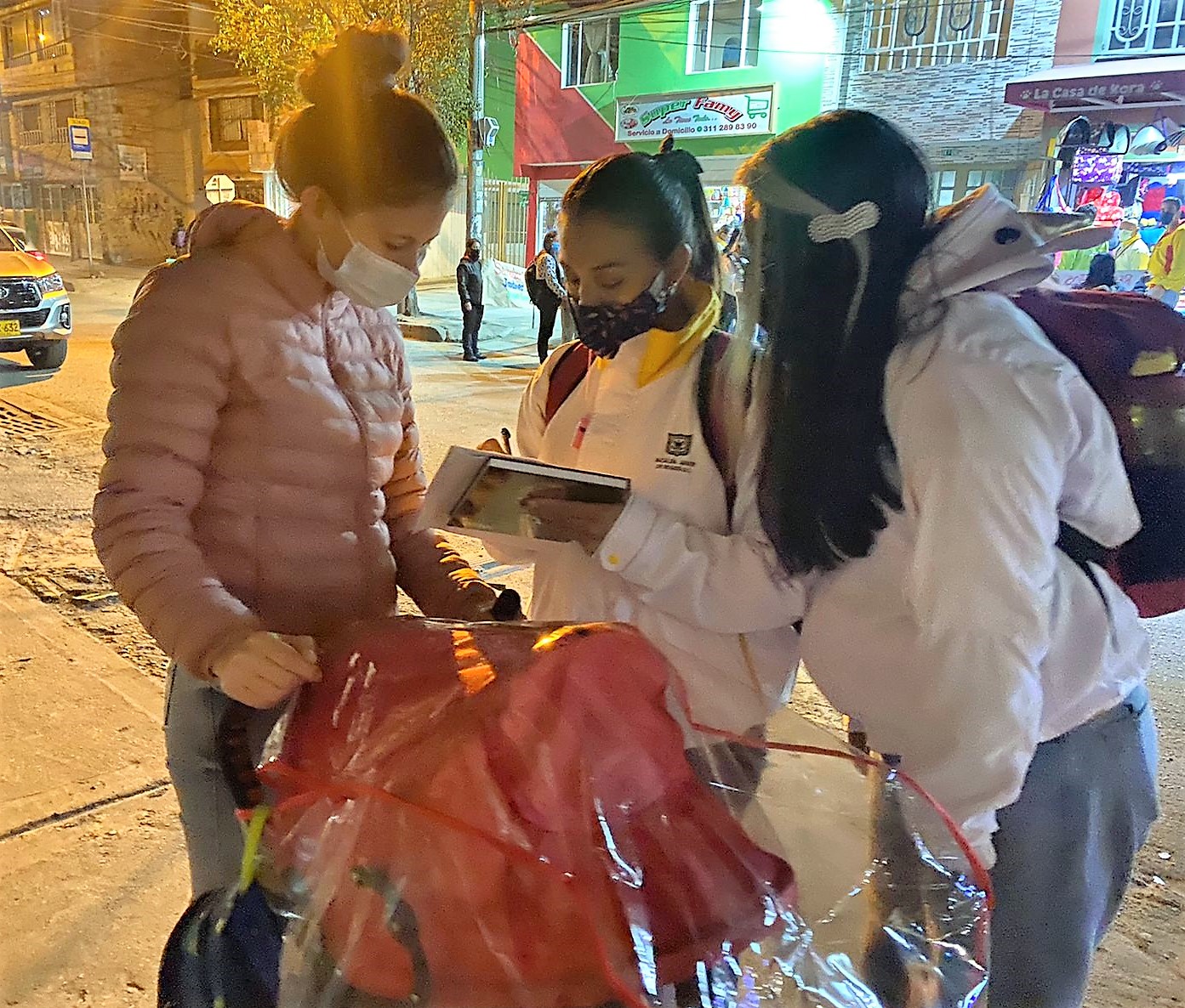 foto de tropa social en la calle