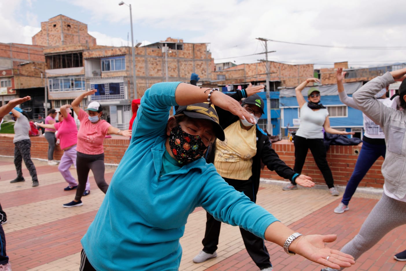 foto de persona mayor haciendo ejercicio