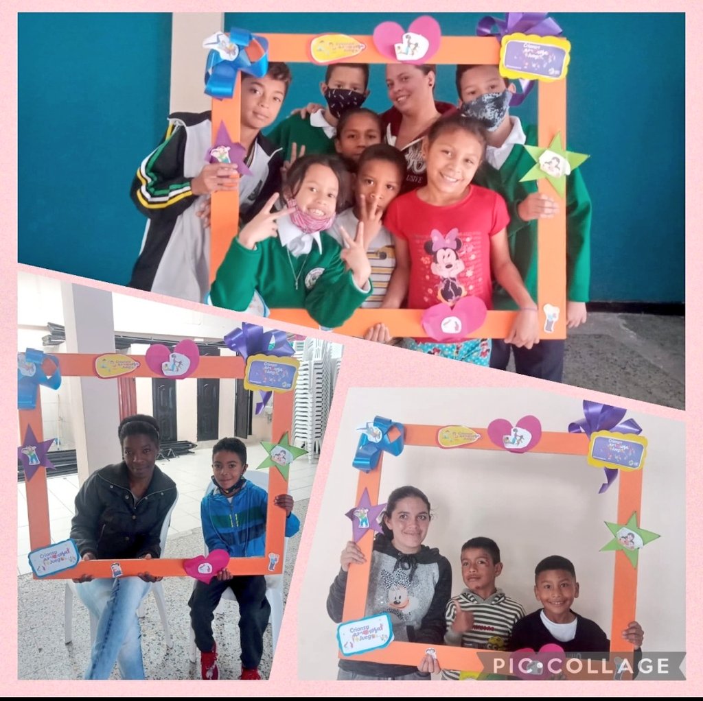 foto de niños y niñas posando con marcos de foto