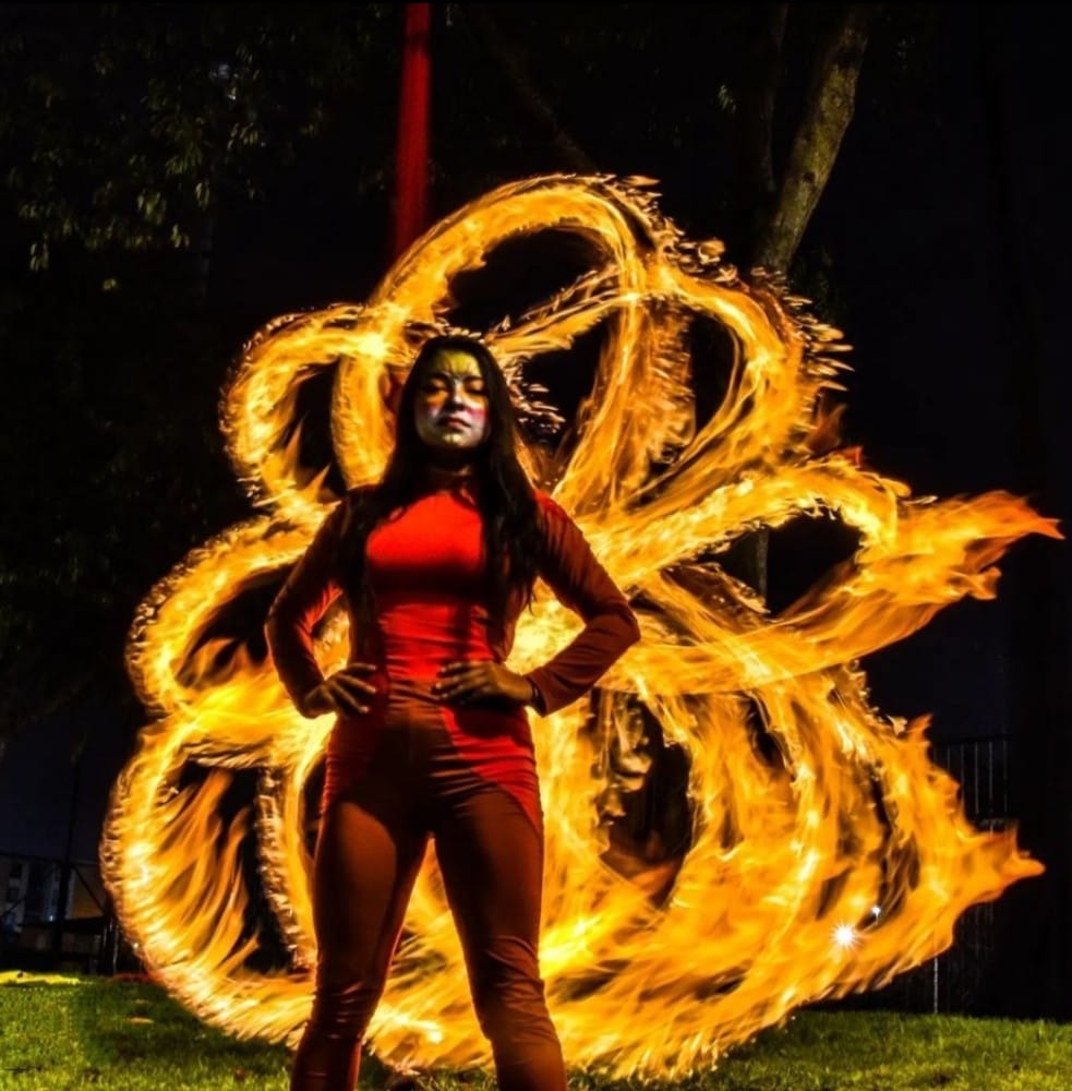 mujer acrobata