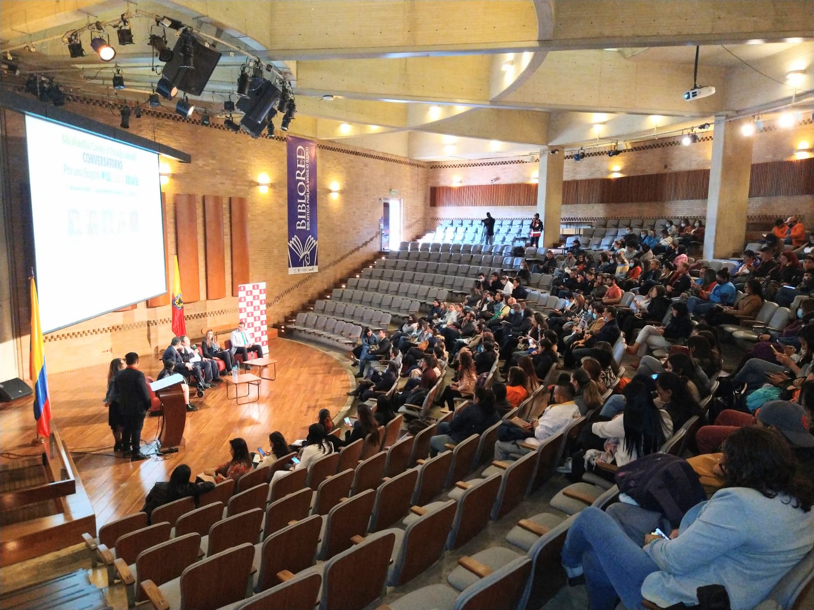 foto de invitados en el auditorio