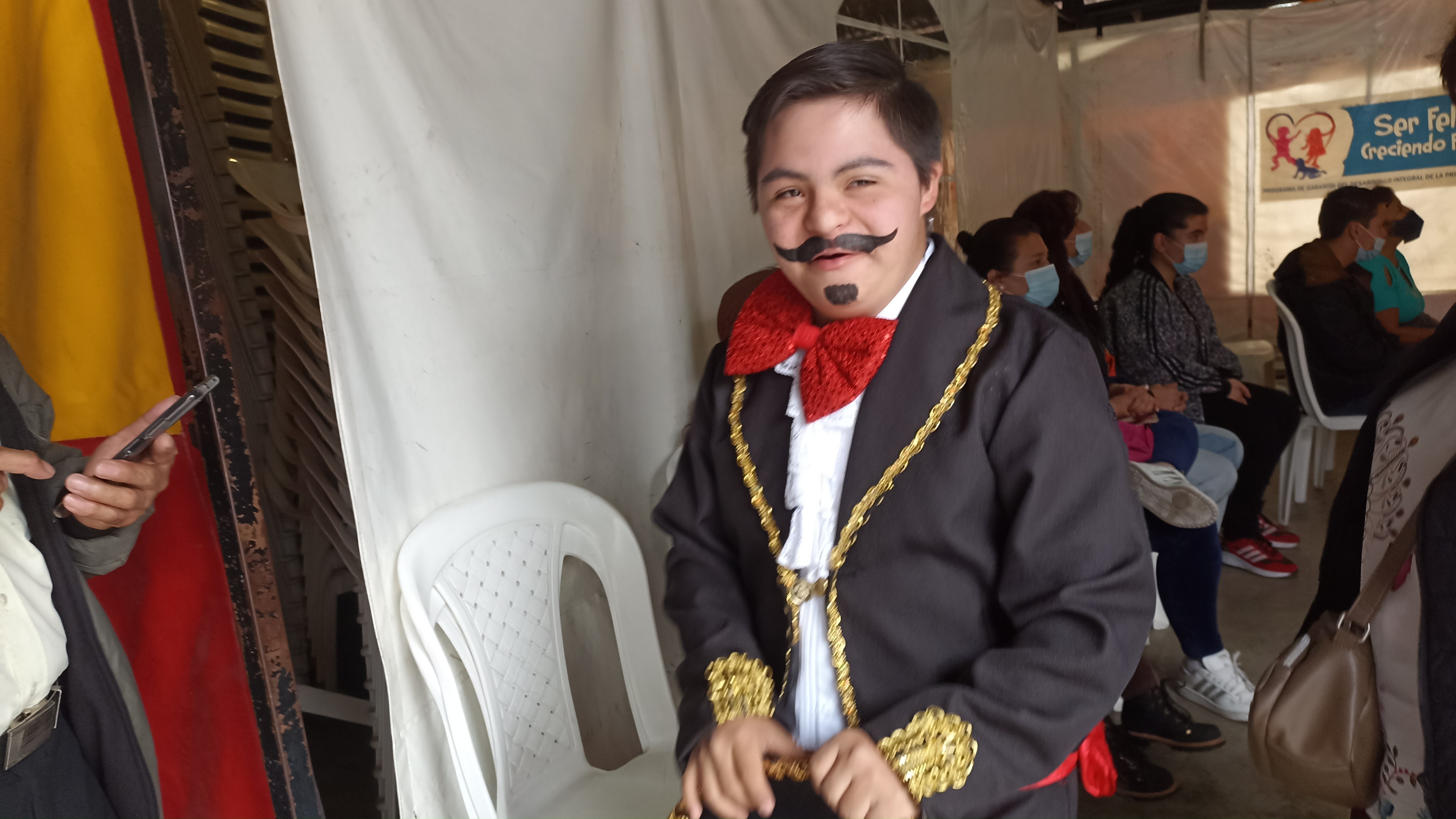 foto de niño disfrazado de mariachi