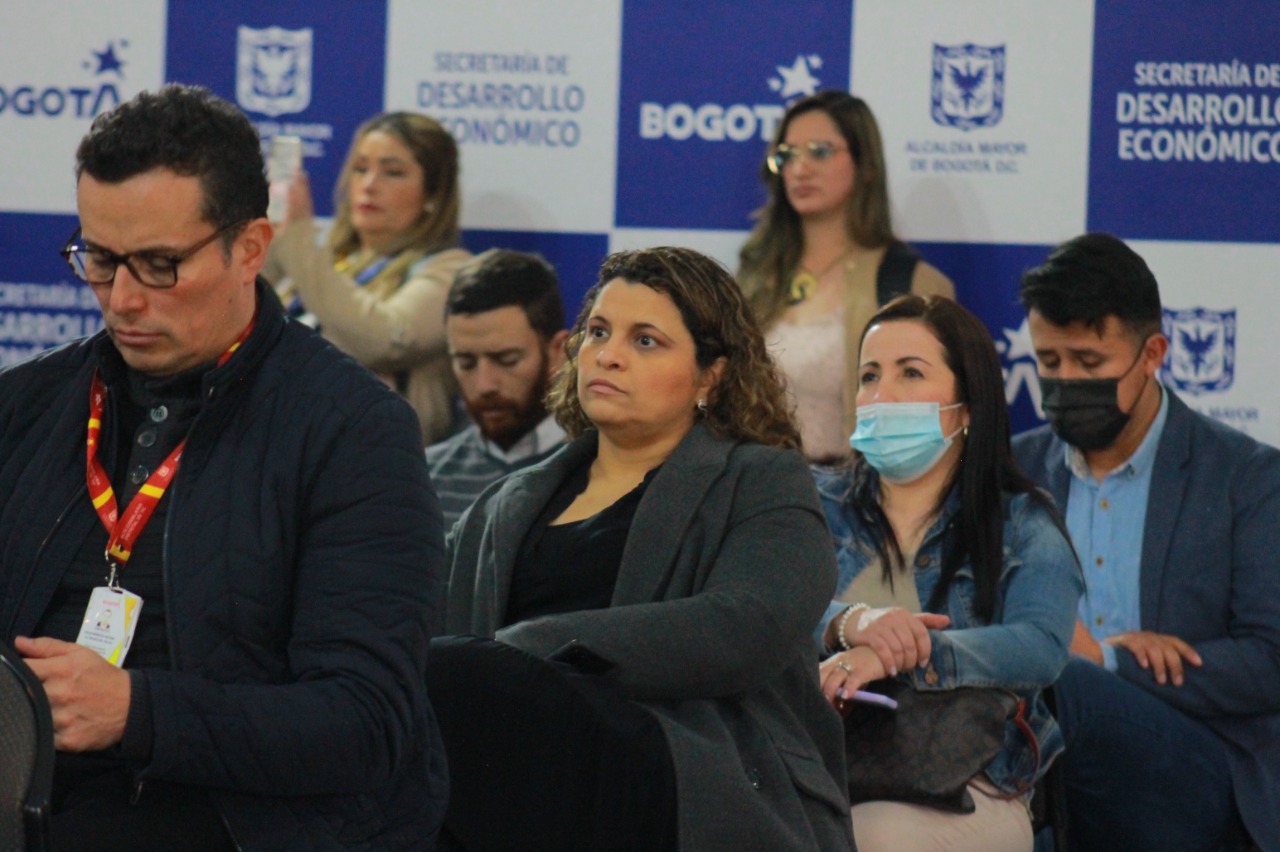 foto de asistentes al lanzamiento de jovenes por bogota
