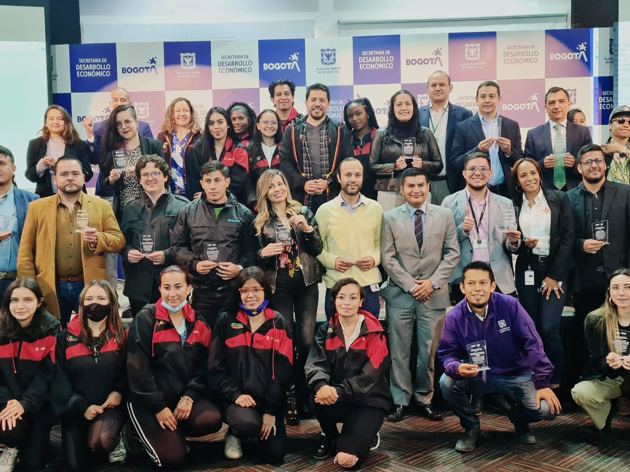 foto de jovenes del programa parceros por bogota