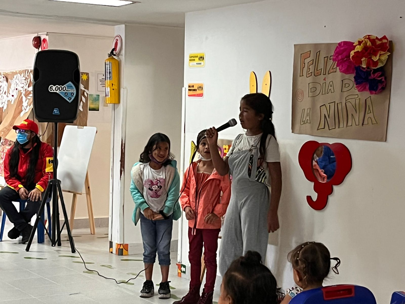 niños cantando
