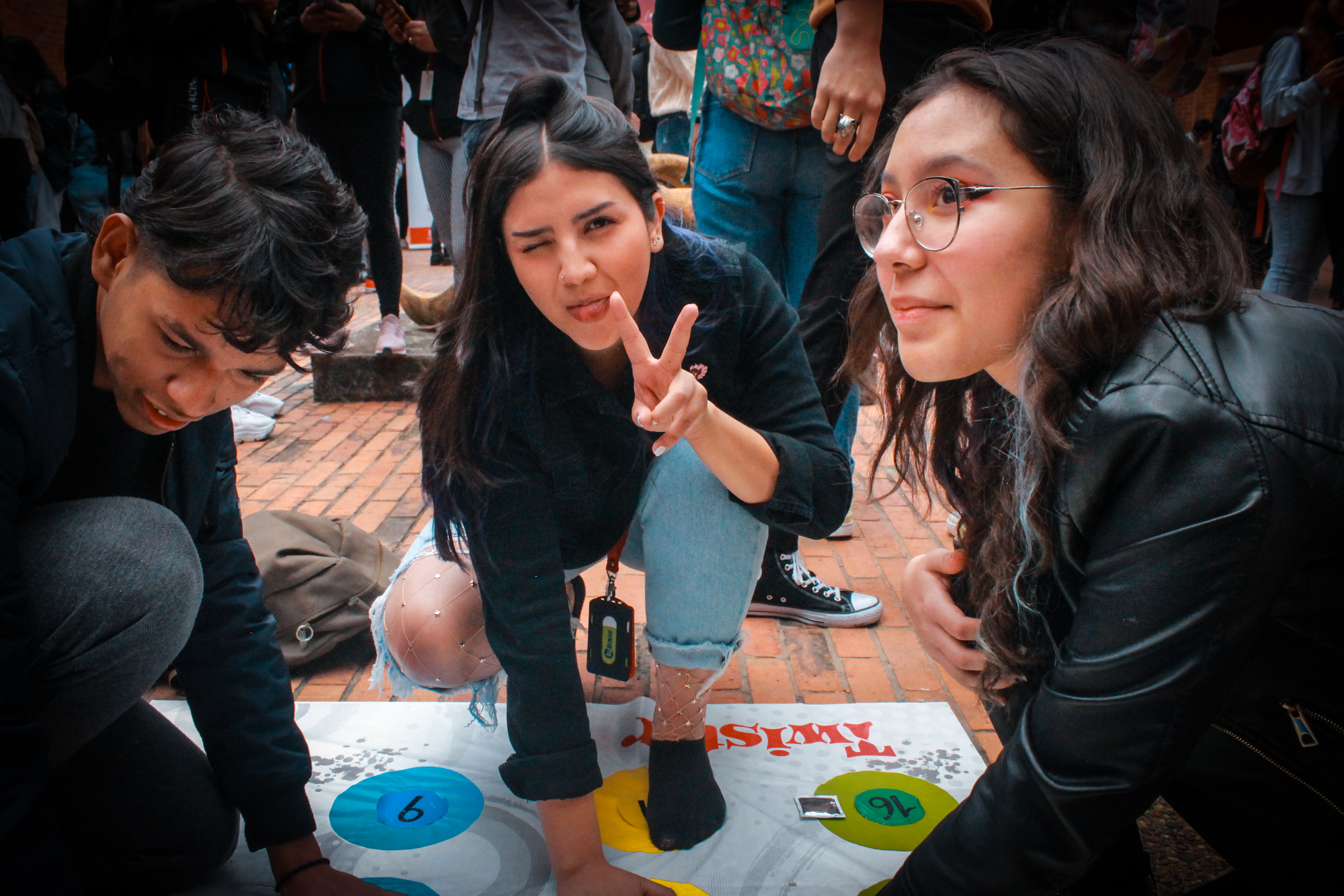 foto de jovenes jugando