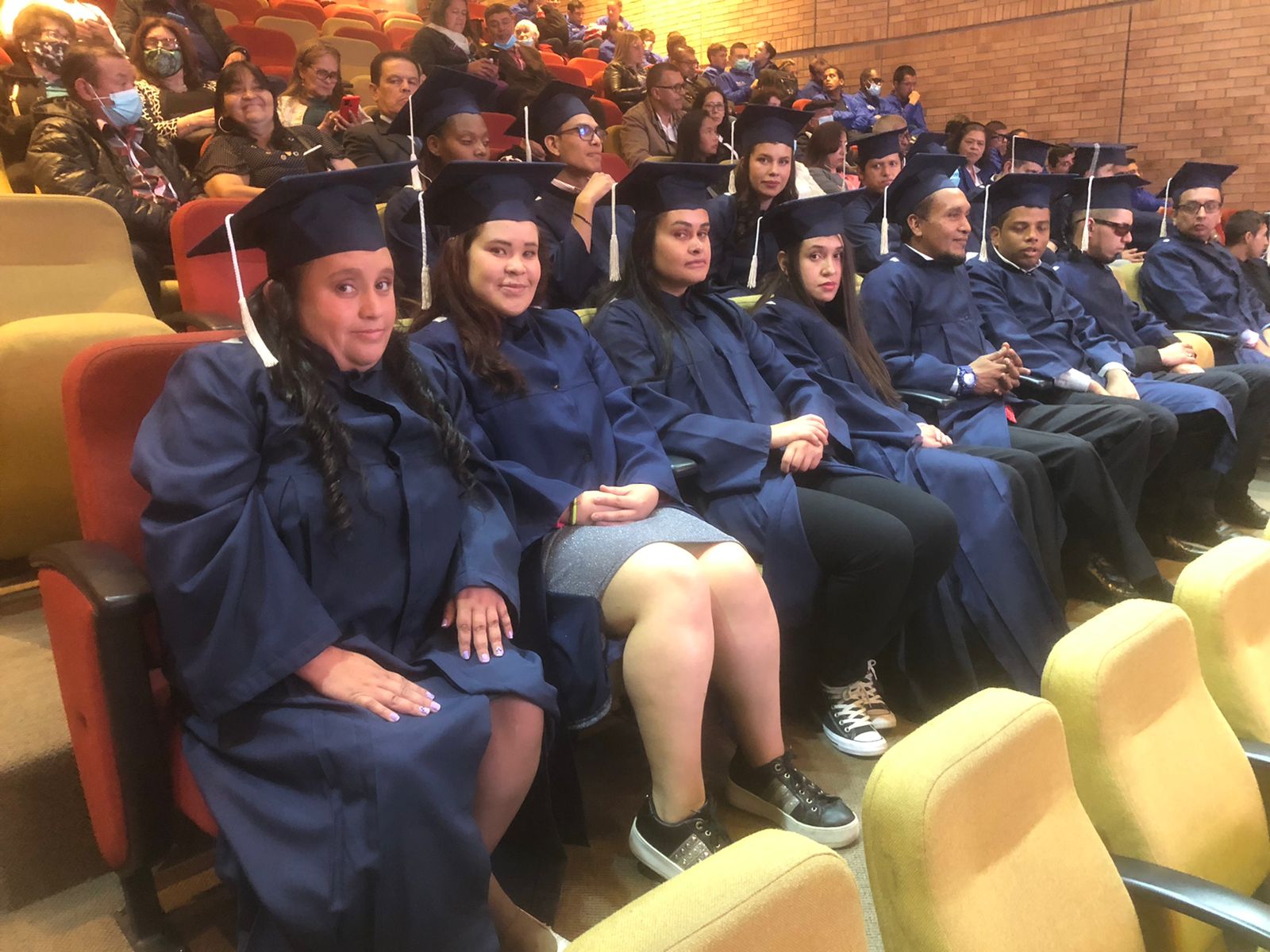 graduados sentados