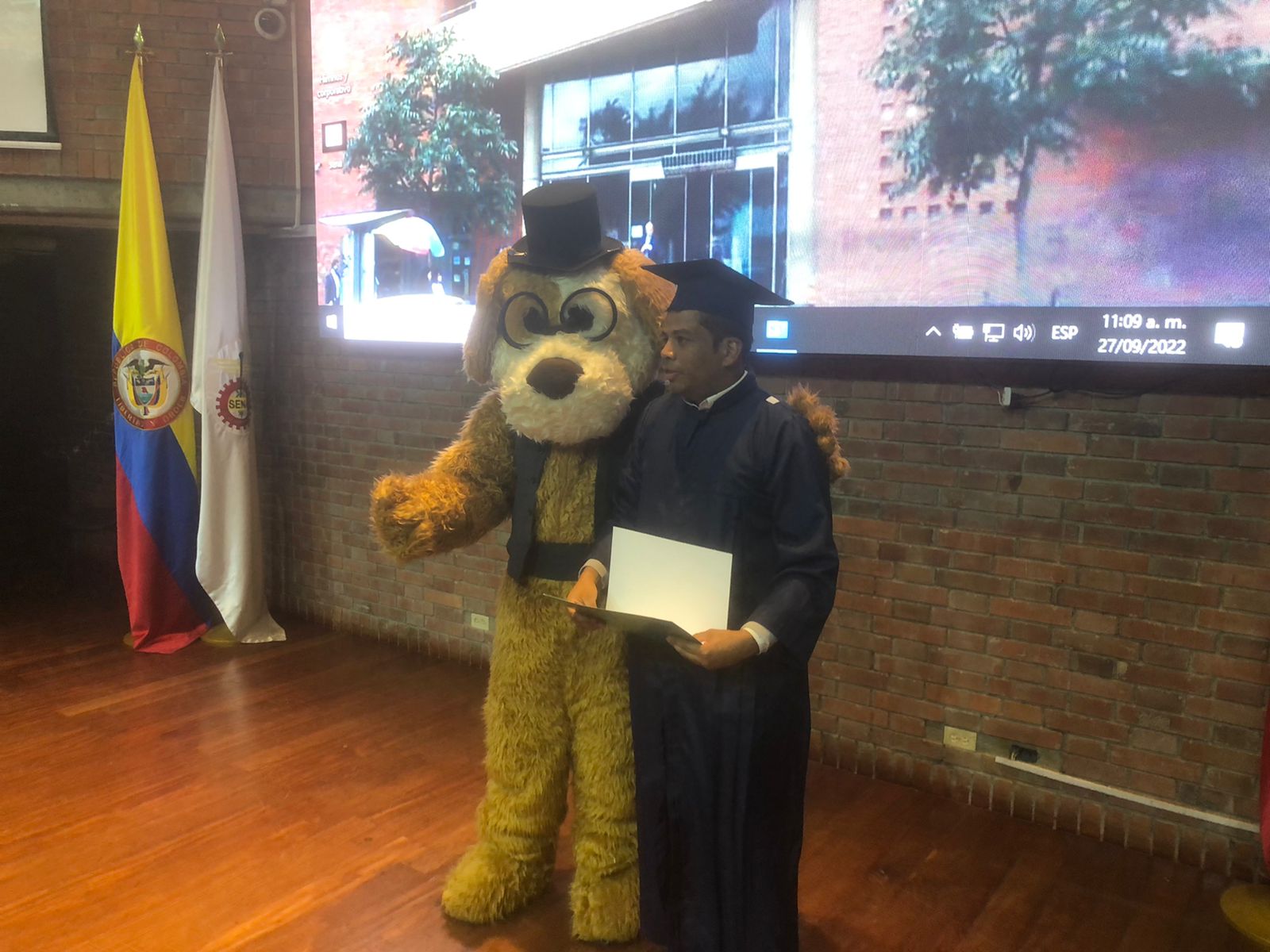 graduado con diploma