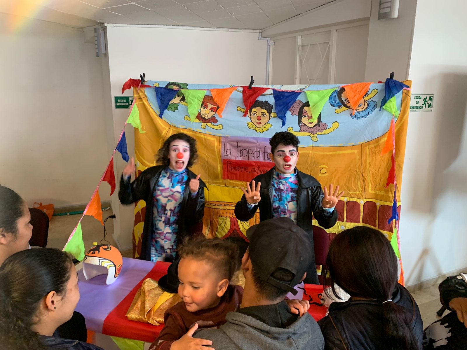 foto de jovenes aprendiendo temas de sexualidad 1