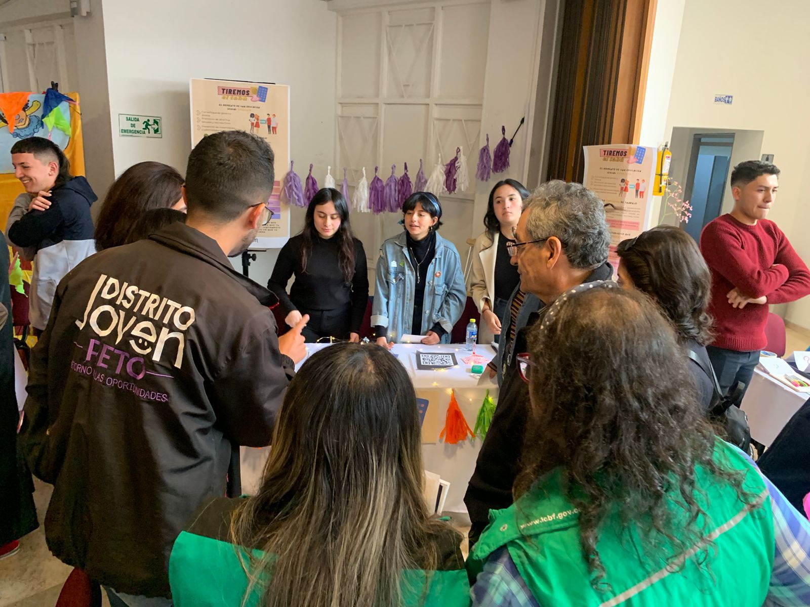 foto de jovenes aprendiendo temas de sexualidad 6
