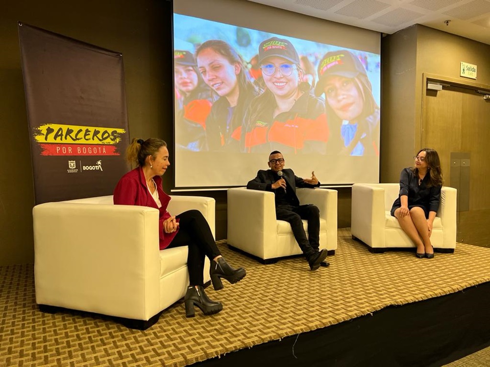 Evento de reconocimiento al programa jóvenes parceros