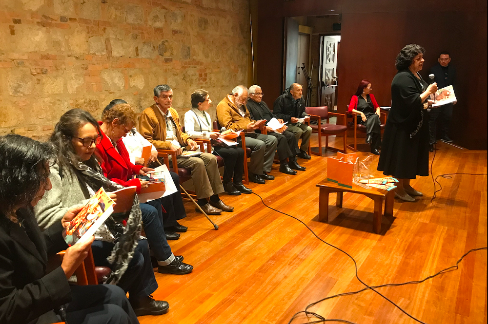 People in the auditorium participated in the poetry collection exhibition for the elderly