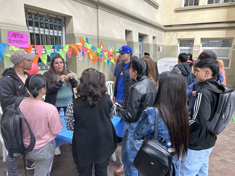 Jóvenes trabajando