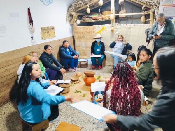 Foto madres y profesionales de la salud