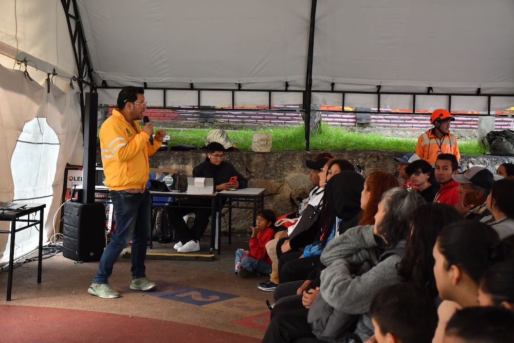 foto del director de IMG hablando al publico