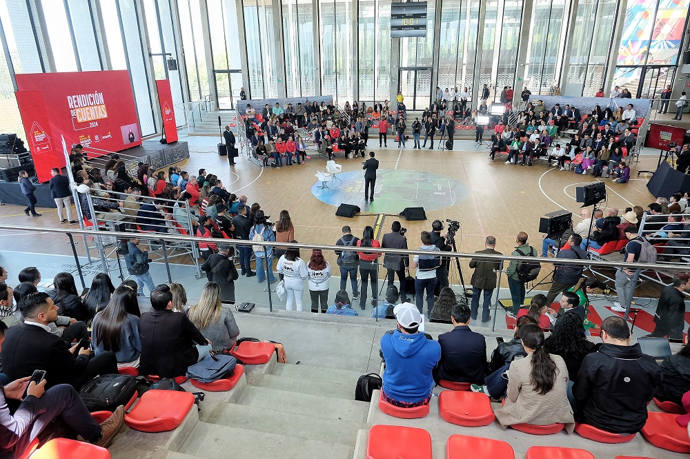 foto panoramica de asistentes al evento