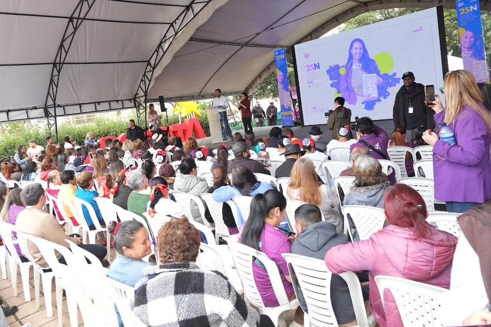 foto panoramica de asistentes al evento