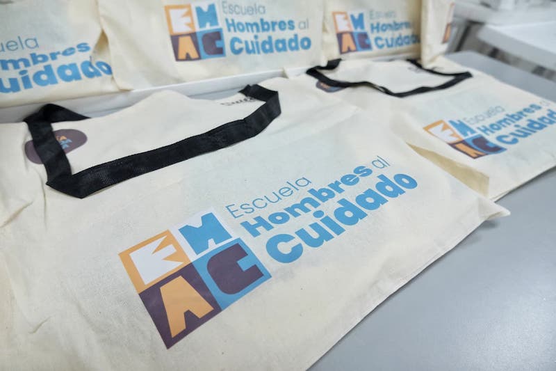foto emprendimiento escuela hombres al cuidado