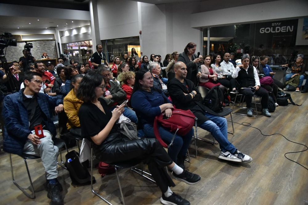 foto panoramica de los invitados al convesatorio