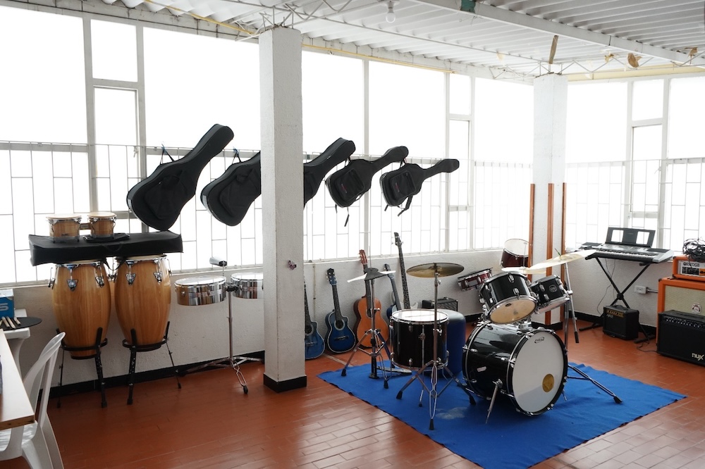 foto de instrumentos musicales de casa de la juventud