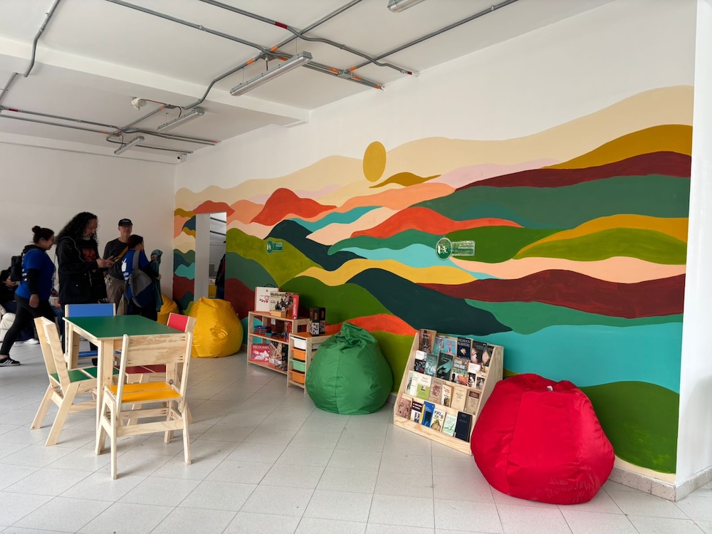 foto de mural pintado por jovenes