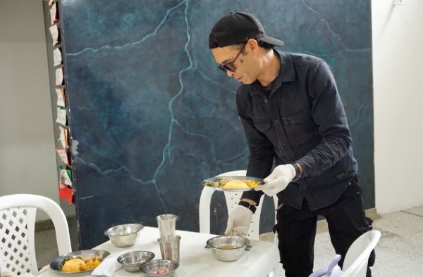 Foto de Alvaro en comedor comunitario