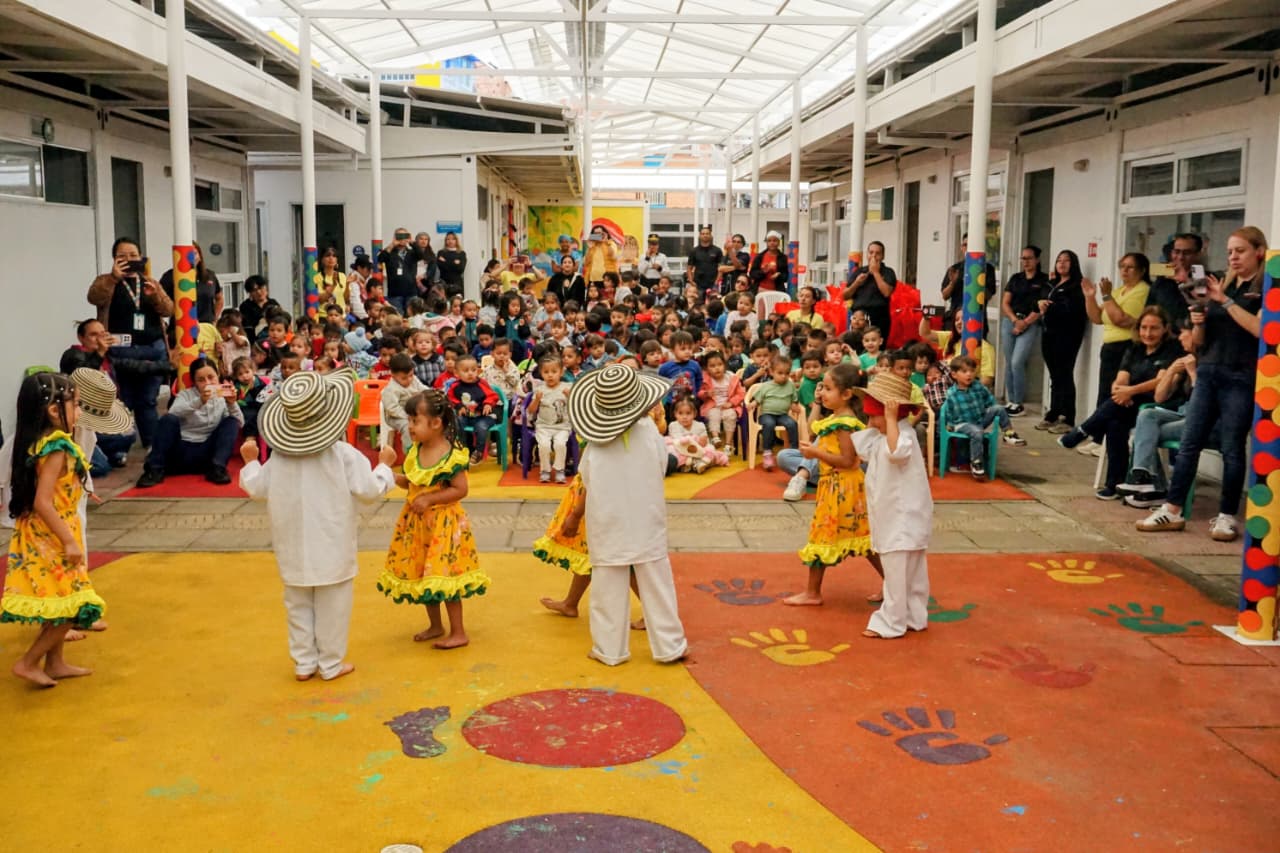 241 niños y niñas del Jardín Infantil Afro
