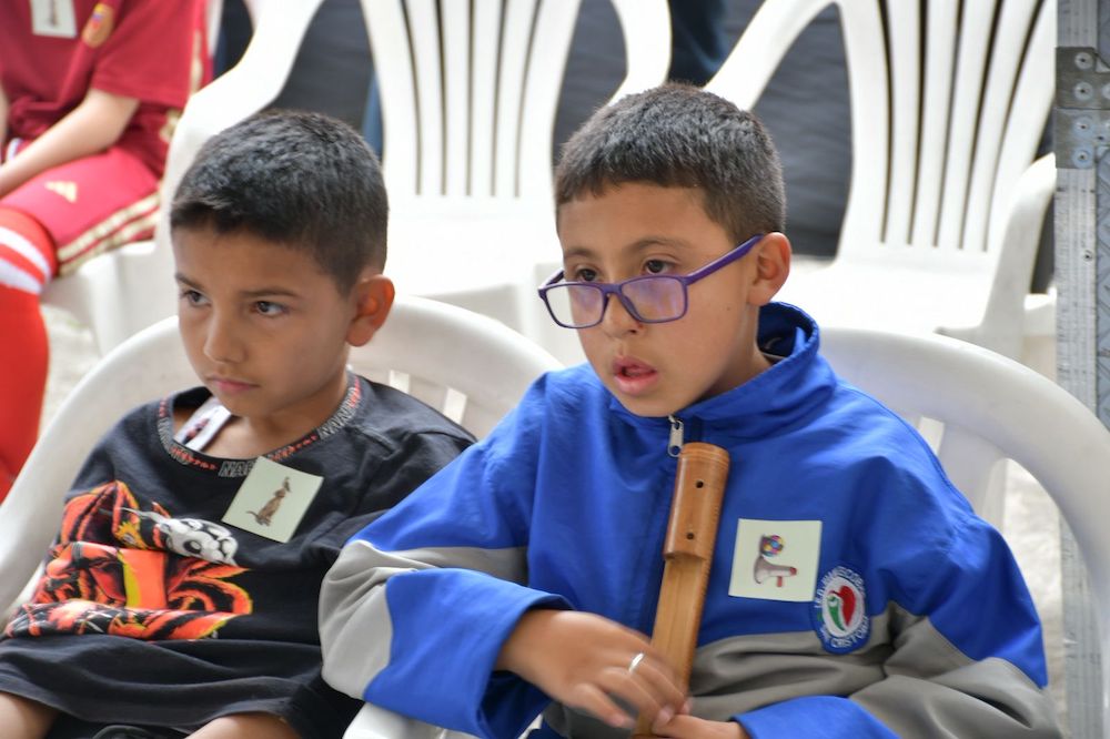 Foto niños convenio con Ideartes