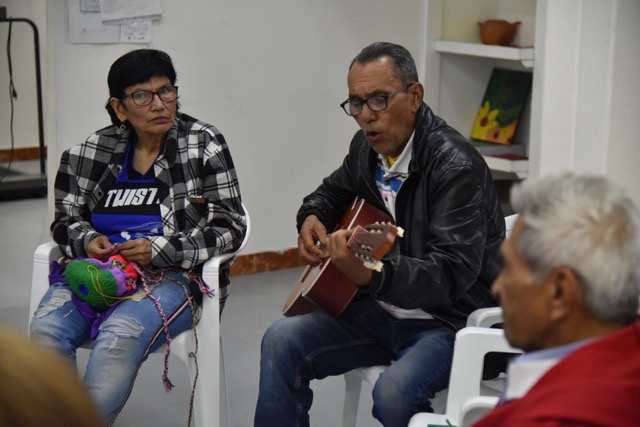 foto Hector con guitarra tocando