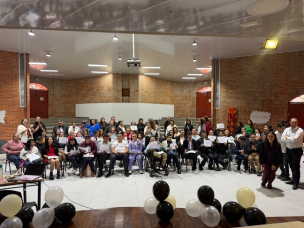 Foto personas culminando su proceso de formacion CADIS