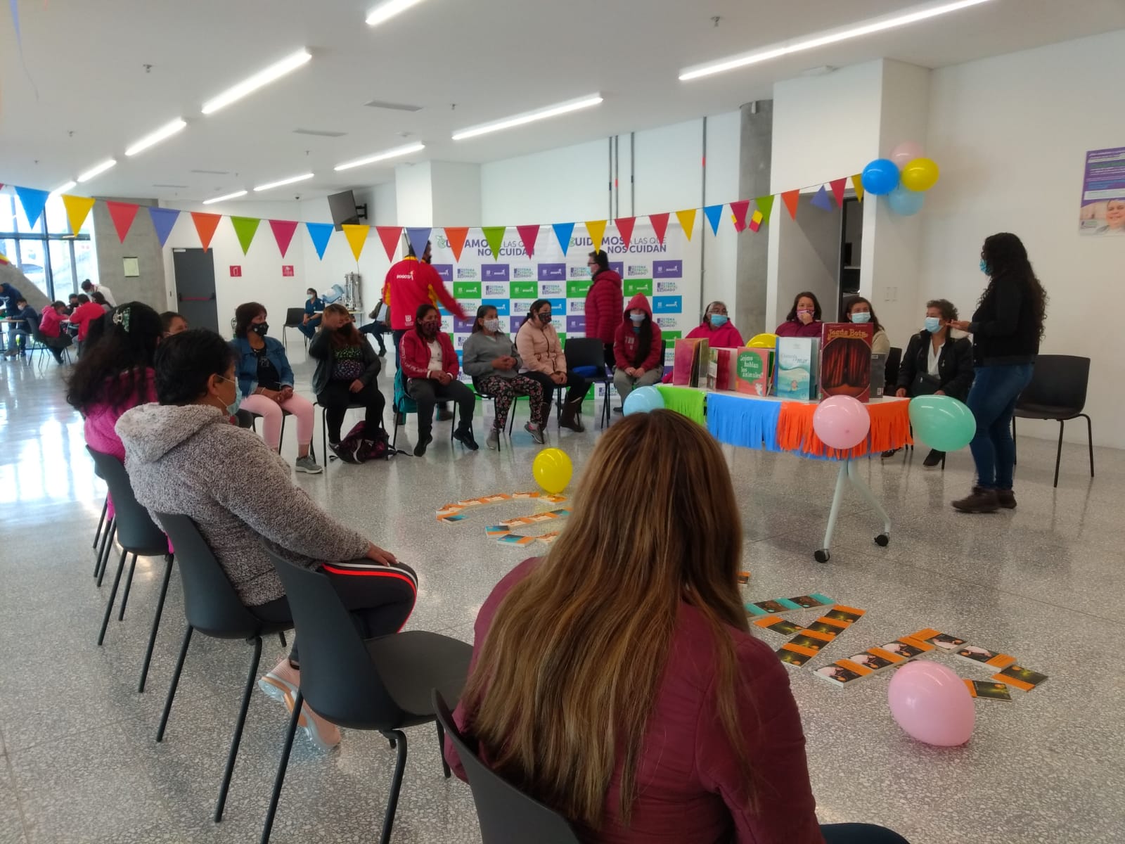 foto de usuarios de manzana del cuidado de ciudad bolivar