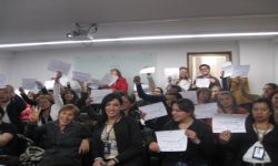 foto de mujeres con diplomas