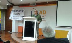 foto de perosna mayor en el auditorio